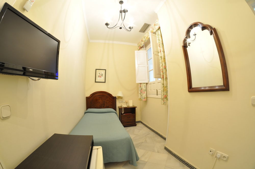 Bypillow Abril Hotel Sevilla